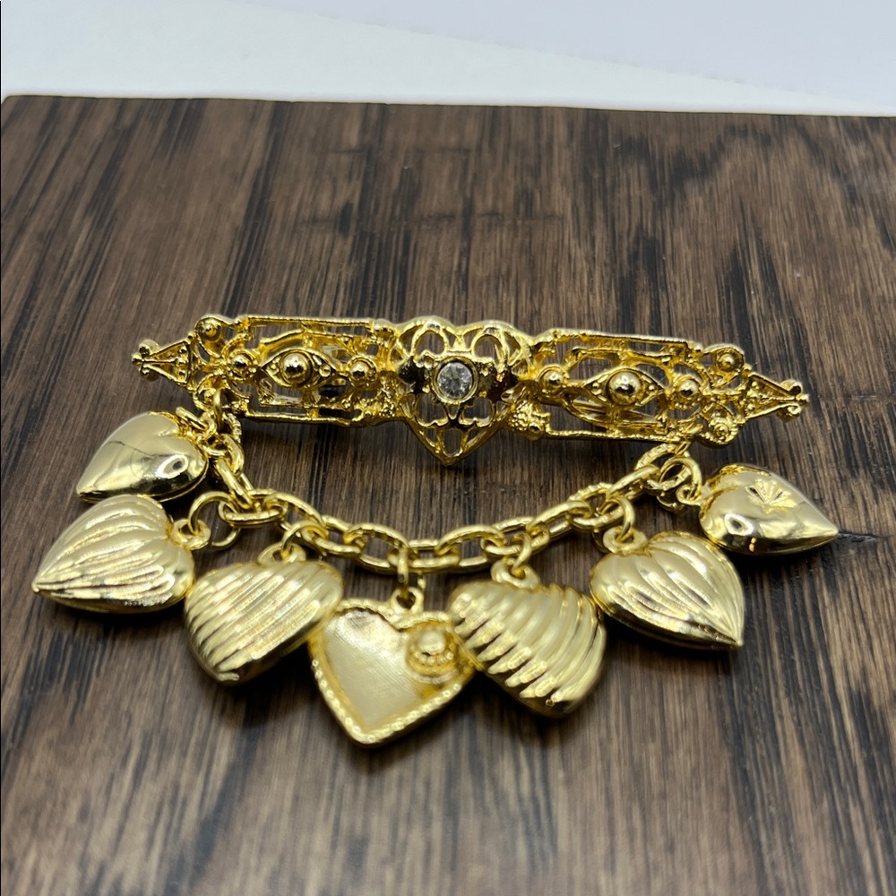 Gold Heart Charm Bar Brooch - Elegant Women’s Jewelry Hearts love